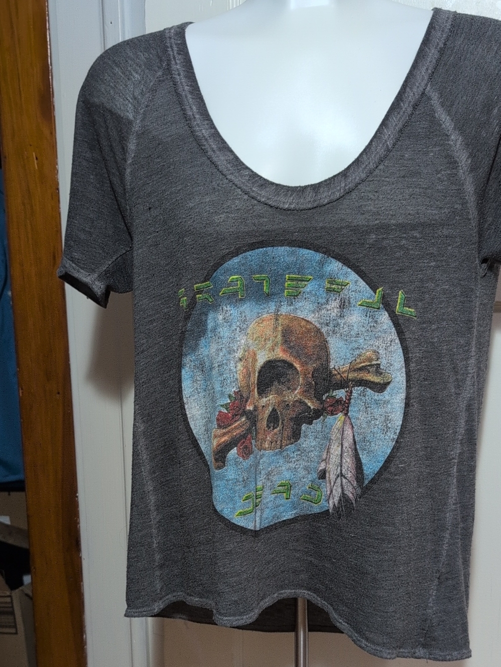 Chaser Women's Gray Graphic Skull Short Sleeve Tee